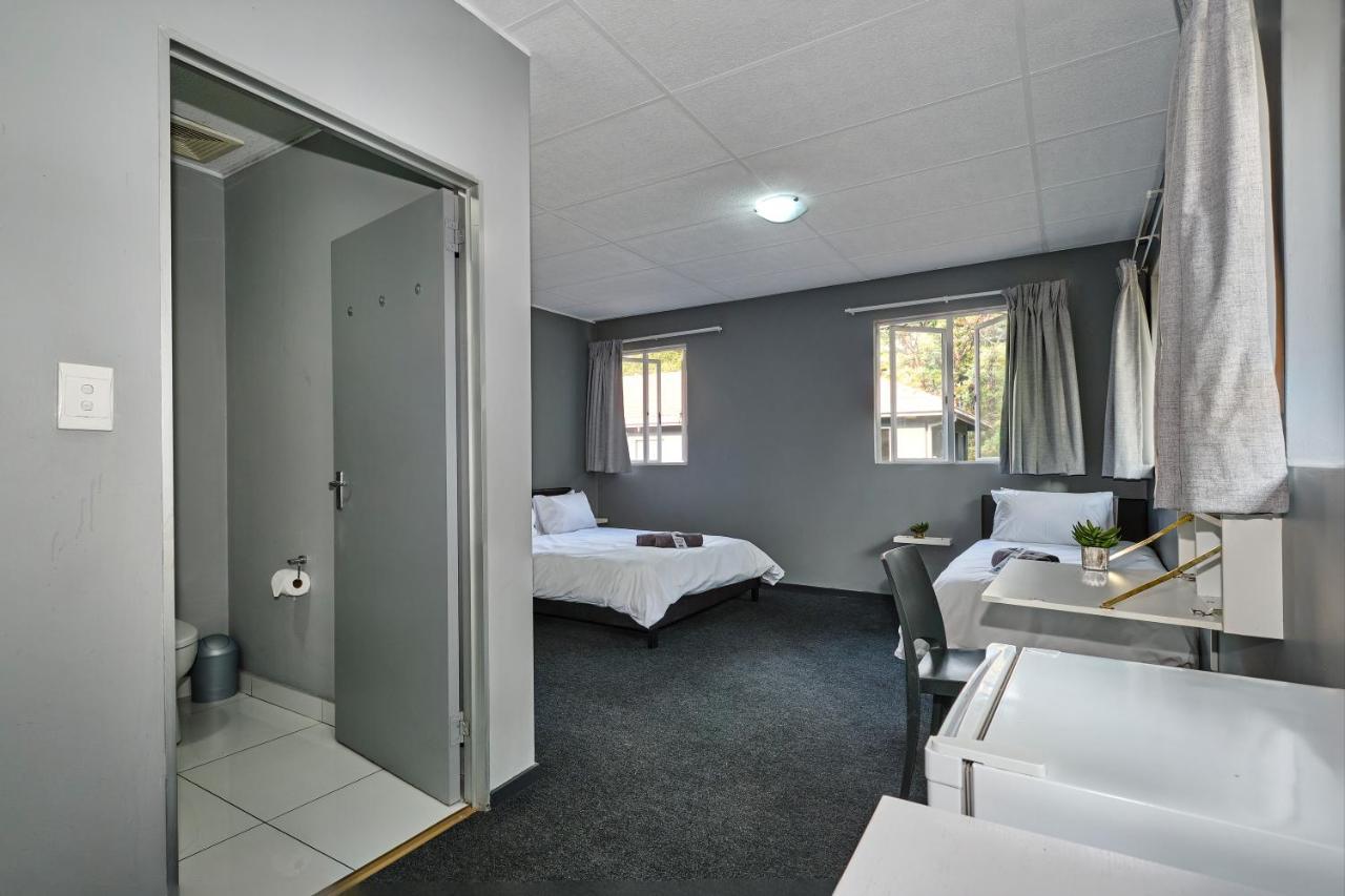 יוהנסבורג Inn & Out Sandton מראה חיצוני תמונה