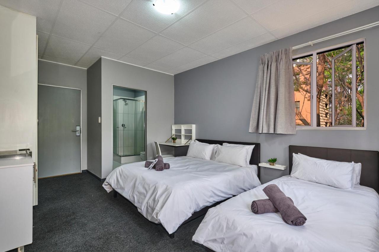 יוהנסבורג Inn & Out Sandton מראה חיצוני תמונה