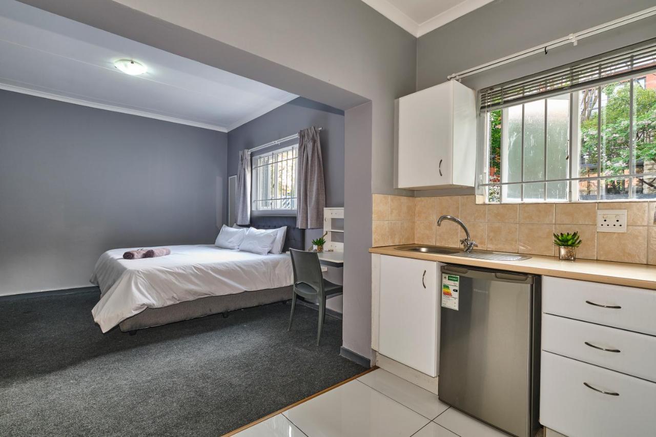 יוהנסבורג Inn & Out Sandton מראה חיצוני תמונה